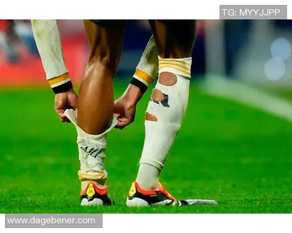 足球明星时尚风采男生照片大赏展现运动与潮流的完美结合 足球明星时尚风采男生照片大赏展现运动与潮流的完美结合